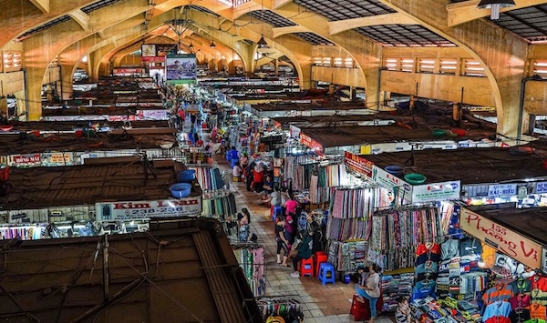 [Ảnh] TP Hồ Chí Minh: Tiểu thương chợ Bến Thành “kêu trời” vì vắng khách - Ảnh 2