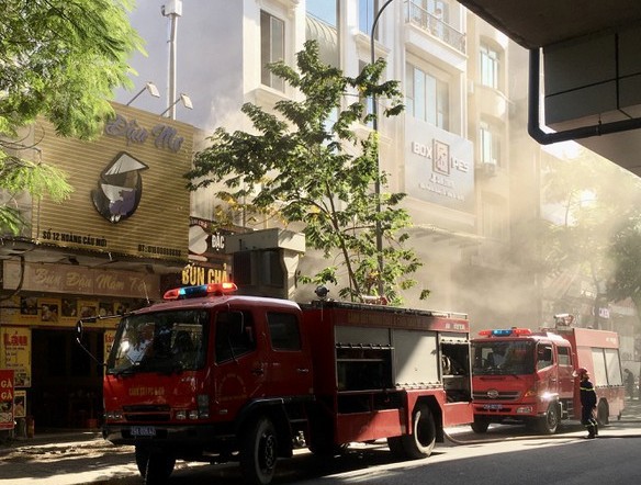 Hà Nội: Quán bún chả cháy dữ dội trên phố Hoàng Cầu - Ảnh 1