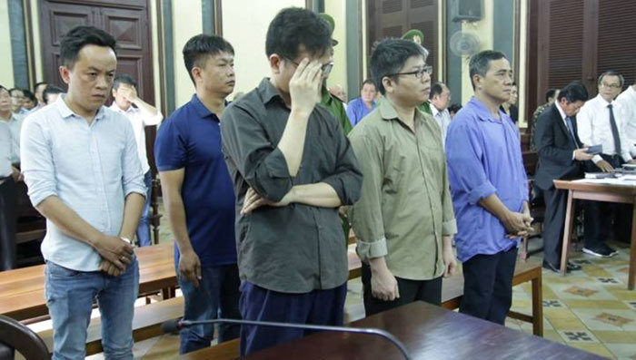 Thuê 54 Việt kiều đứng tên nhập ôtô để buôn lậu - Ảnh 1