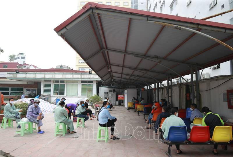 [Ảnh] Cận cảnh bên trong Bệnh viện Thận Hà Nội bị cách ly do liên quan tới bệnh nhân 254 - Ảnh 4