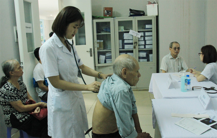 Bệnh viện Hữu Nghị Việt Xô khám sức khỏe miễn phí cho người cao tuổi - Ảnh 1