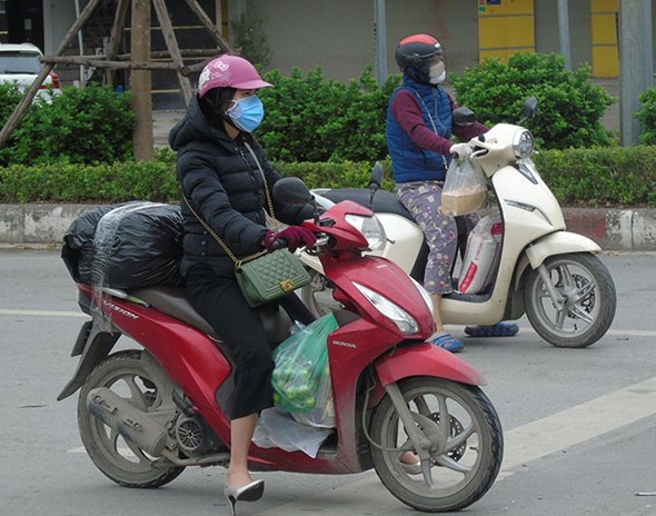 Hà Nội: Người dân “khăn gói” về quê trước thời điểm cách ly toàn xã hội - Ảnh 3