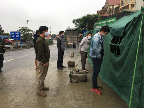 Thực hiện nghiêm kiểm soát cách ly xã hội tại 30 chốt cửa ngõ Thủ đô Hà Nội - Ảnh 8