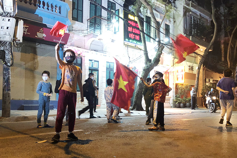 Hà Nội: Chính thức dỡ bỏ cách ly tại khu vực phố Trúc Bạch - Ảnh 3