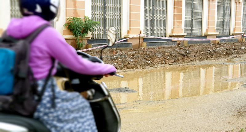 Tại quận Nam Từ Liêm: Thi công mở rộng đường gây mất an toàn giao thông - Ảnh 4