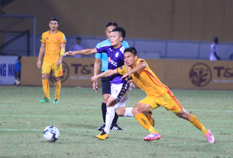 Quang Hải nén nỗi đau mất ông nội để thi đấu cho Hà Nội FC - Ảnh 1