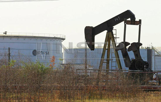 Giá dầu tiếp tục tăng mạnh do bất ổn chính trị tại Libya và Venezuela - Ảnh 1