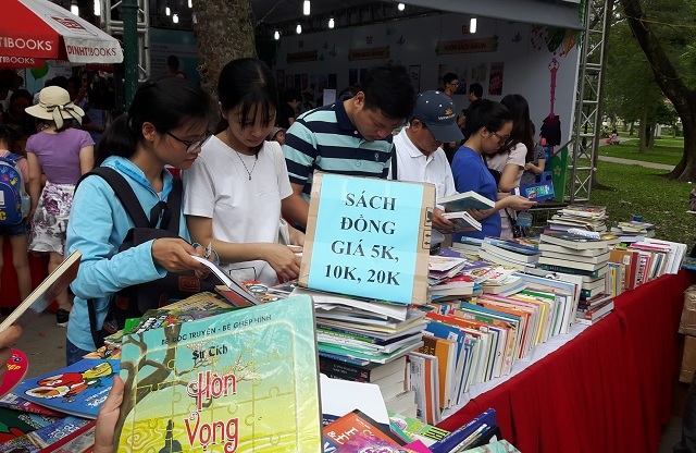 “Ngày Sách Việt Nam lần thứ 5” hút độc giả đến giờ cuối cùng - Ảnh 3