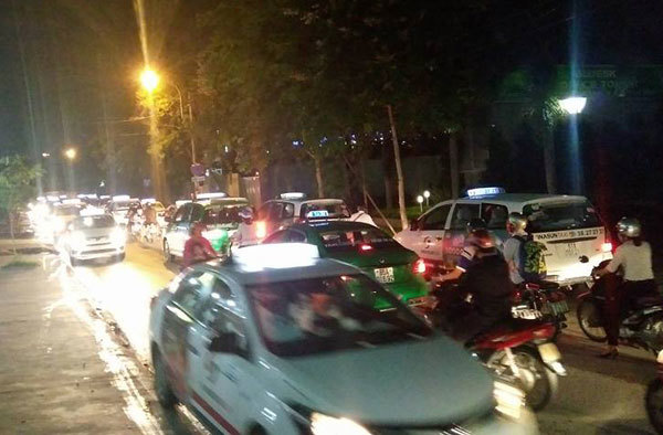 Có hay không việc làm ngơ cho taxi vi phạm tại nút giao thông sân bay Tân Sơn Nhất? - Ảnh 6