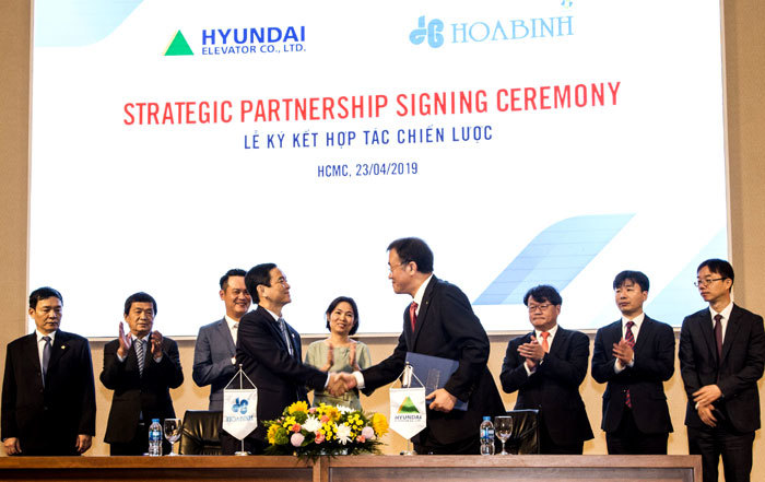 Tập đoàn xây dựng Hòa Bình ký kết thỏa thuận chiến lược với Hyundai Elevator - Ảnh 1