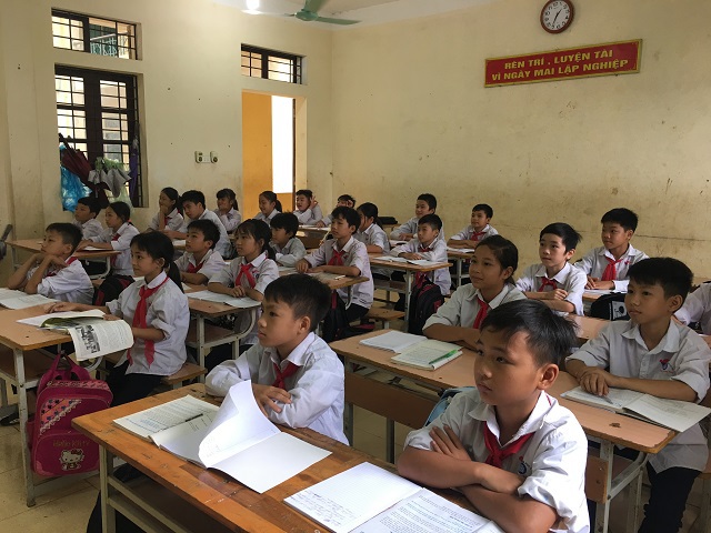 Các huyện ngoại thành Hà Nội khắc phục khó khăn đón năm học mới - Ảnh 1