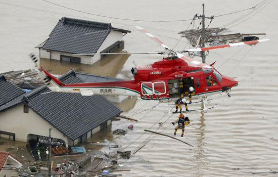 Hình ảnh mưa lũ lịch sử nhấn chìm Nhật Bản, làm hơn 100 người chết và mất tích - Ảnh 6