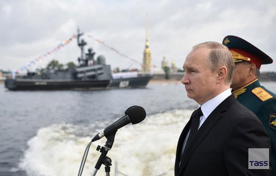 Hải quân Nga phô diễn sức mạnh trong lễ duyệt binh - Ảnh 3