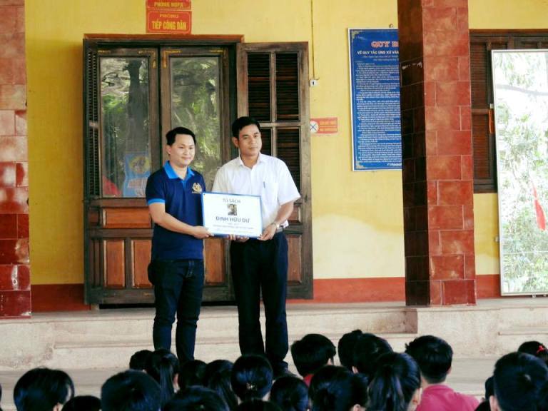 TransViet Group trao tặng tủ sách Đinh Hữu Dư cho học sinh tỉnh Yên Bái - Ảnh 4