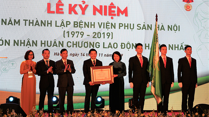 Bệnh viện Phụ sản Hà Nội đón nhận Huân chương Lao động hạng Nhất - Ảnh 1