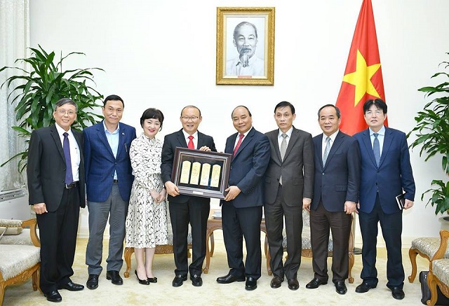 HLV Park Hang Seo gặp mặt Thủ tướng ngay sau khi có mặt tại Việt Nam - Ảnh 2