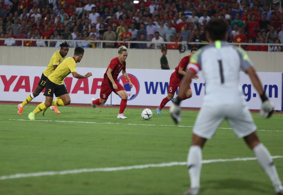 Siêu phẩm của Quang Hải giúp Việt Nam thắng 1-0 trước Malaysia - Ảnh 1