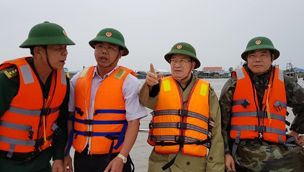 Phó Thủ tướng: Không được chủ quan ứng phó với bão Tembin - Ảnh 1