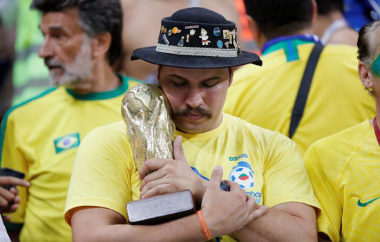 Tuyển thủ thất thần, CĐV khóc như mưa sau khi Brazil bị loại - Ảnh 8