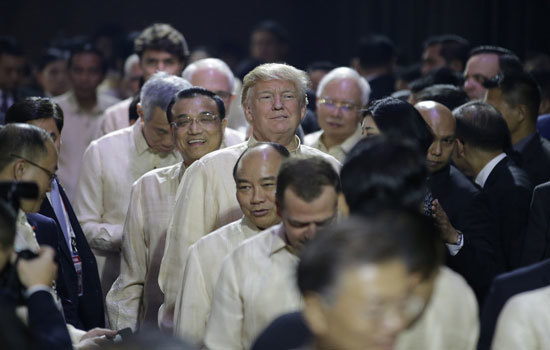 Những hình ảnh mới nhất của Tổng thống Donald Trump thăm Philippines - Ảnh 2