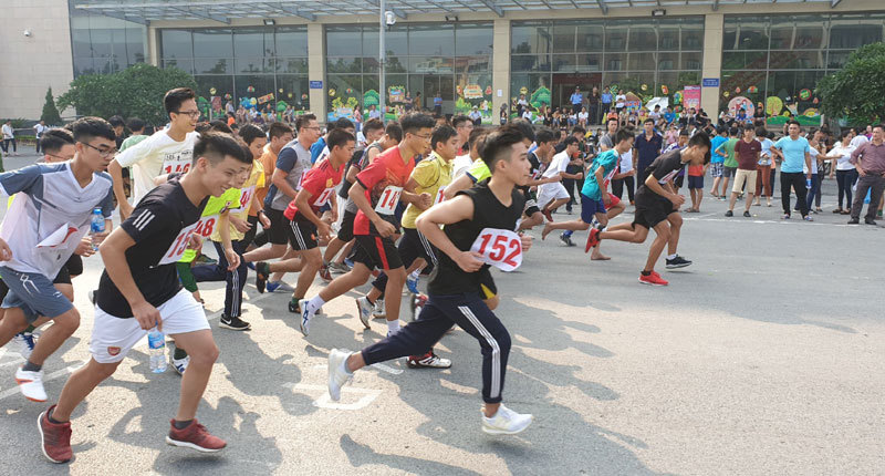 Gần 300 vận động viên quận Hà Đông tham gia chung kết Giải chạy báo Hànộimới - Ảnh 2