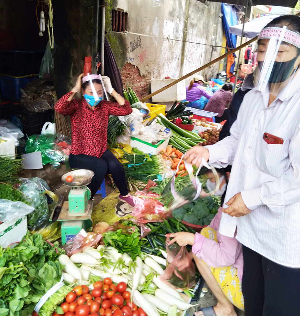 Hà Đông: Hình ảnh sinh động về những ngày giãn cách xã hội - Ảnh 6