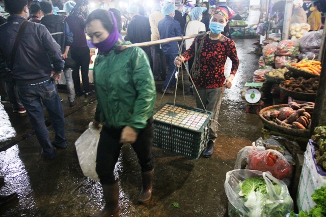 [Ảnh] “Trắng đêm” ở chợ trời thú vị nhất thế giới tại Hà Nội - Ảnh 5