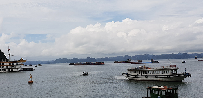 Cảng vụ đường thủy nội địa Quảng Ninh: Đảm bảo an toàn cho du khách dịp cuối năm - Ảnh 1