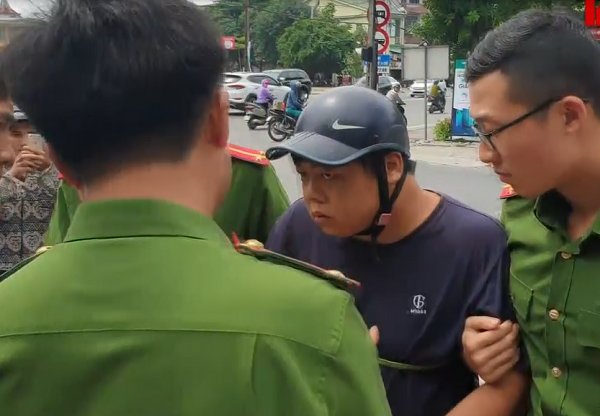 Nghệ An: Bắt giữ 3 người nước ngoài dùng thẻ ATM giả chiếm đoạt tài sản - Ảnh 2