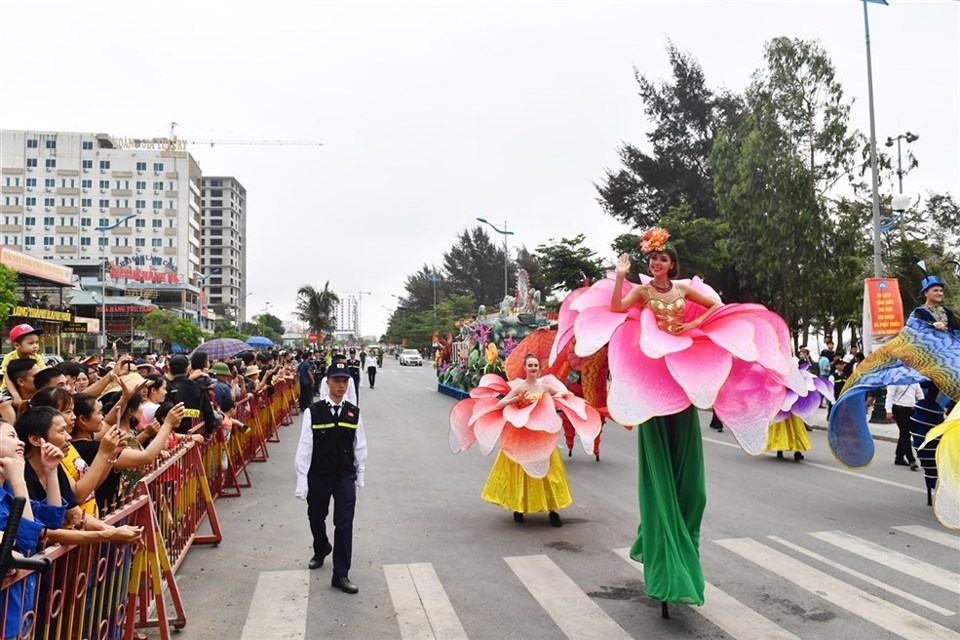 Sôi động, nóng bỏng Carnival Đường phố Sầm Sơn 2019 - Ảnh 11