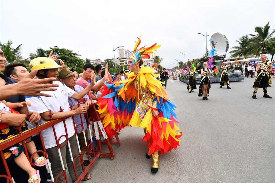 Sôi động, nóng bỏng Carnival Đường phố Sầm Sơn 2019 - Ảnh 6