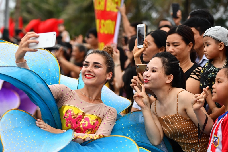 Sôi động, nóng bỏng Carnival Đường phố Sầm Sơn 2019 - Ảnh 7