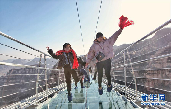 Chiêm ngưỡng cầu kính mới dài nhất thế giới tại Trung Quốc - Ảnh 2