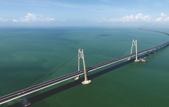 Trung Quốc hoàn thành cầu vượt biển dài nhất thế giới trị giá 20 tỷ USD - Ảnh 1