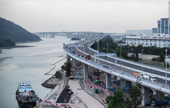Trung Quốc hoàn thành cầu vượt biển dài nhất thế giới trị giá 20 tỷ USD - Ảnh 9