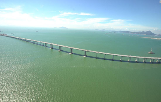 Trung Quốc hoàn thành cầu vượt biển dài nhất thế giới trị giá 20 tỷ USD - Ảnh 2