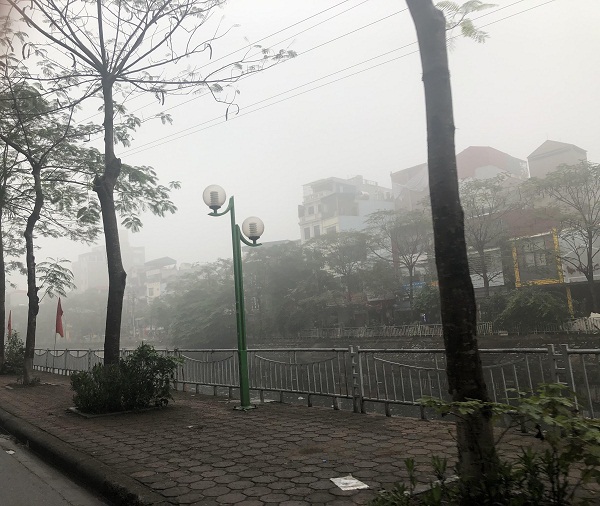 Hà Nội: Sương mù dày đặc khiến chất lượng không khí ở mức xấu và kém - Ảnh 1