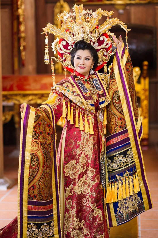 Lê Long Dũng khoe độ "chịu chơi" tại show thời trang lớn nhất Việt Nam - Ảnh 8