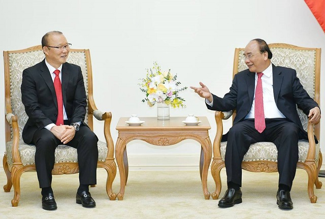 HLV Park Hang Seo gặp mặt Thủ tướng ngay sau khi có mặt tại Việt Nam - Ảnh 1
