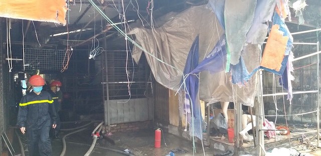 Hà Nội: Đã khống chế vụ cháy 776 m2 chợ Tó, huyện Đông Anh - Ảnh 3