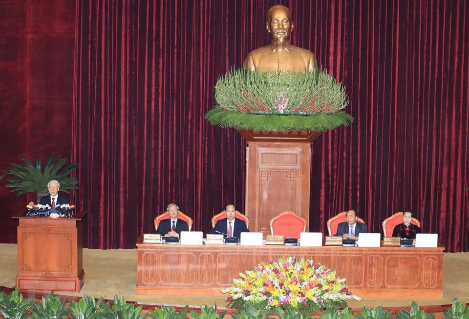 Hình ảnh lãnh đạo Đảng với các đại biểu dự Hội nghị Trung ương 7 - Ảnh 10