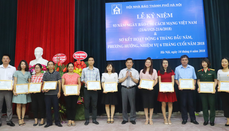 Báo chí Hà Nội làm tốt công tác tuyên truyền đưa Nghị quyết của Đảng vào cuộc sống - Ảnh 5