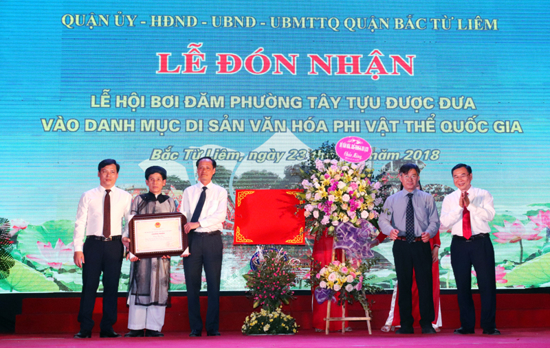 Hà Nội: Lễ hội bơi Đăm nhận Bằng di sản văn hóa phi vật thể cấp quốc gia - Ảnh 1
