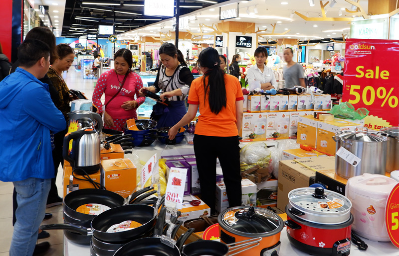 Hà Nội: Nghỉ Tết Dương lịch 2019 trải nghiệm mua sắm ở đâu giá rẻ - Ảnh 3