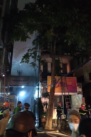 Hà Nội: Cháy dữ dội ngôi nhà 3 tầng gần cây xăng Nam Đồng - Ảnh 6