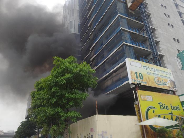 Hà Nội: Cháy toà nhà chung cư cao cấp QMS Tower đang xây dựng - Ảnh 2