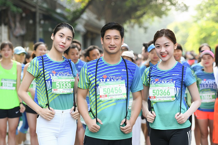 Cặp đôi Thái và Trà của "Hoa hồng trên ngực trái" chạy ủng hộ quỹ dành cho trẻ em - Ảnh 9