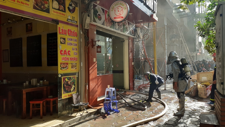 Hà Nội: Quán bún chả cháy dữ dội trên phố Hoàng Cầu - Ảnh 2