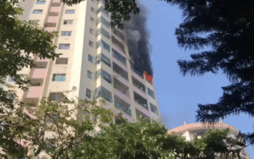 Hà Nội: Điều tra làm rõ nguyên nhân vụ cháy chung cư ở quận Cầu Giấy - Ảnh 1