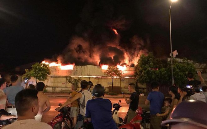 Cháy dữ dội tại chợ Gạo ở Hưng Yên - Ảnh 1